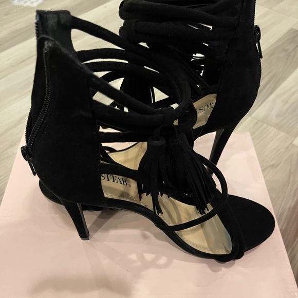 Black tassel/strapped 3.5inch heels - Picture 2 of 6